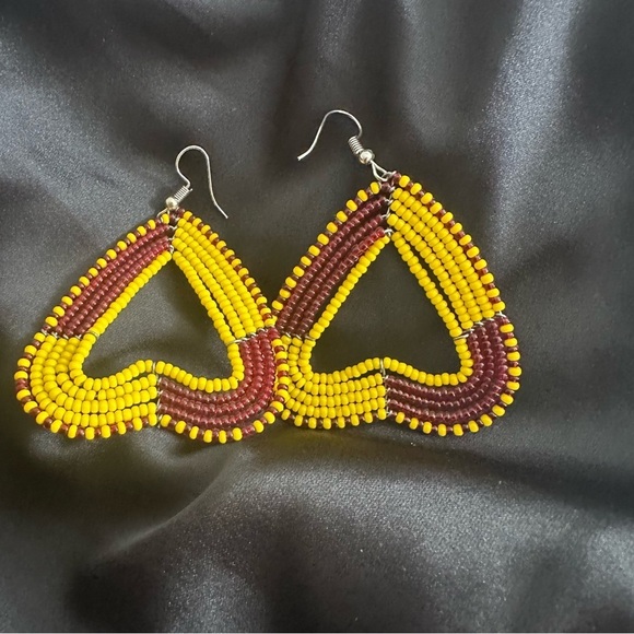 NEW African Handmade Beaded Heart Earrings - Picture 1 of 5